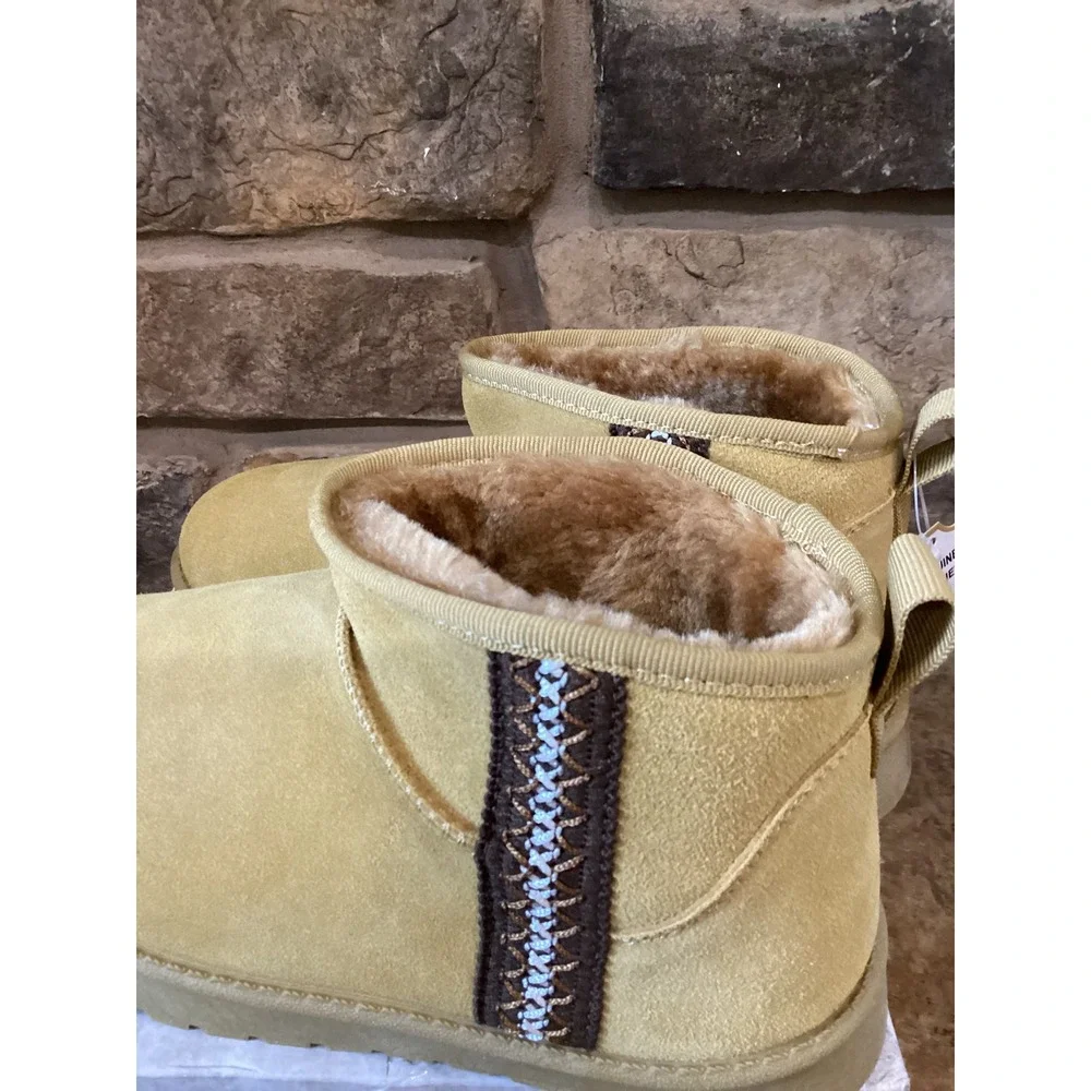 Aspen Kids Unisex‎ Low Bootie Side Trim Honey Suede Boots Size 4 Big Kid